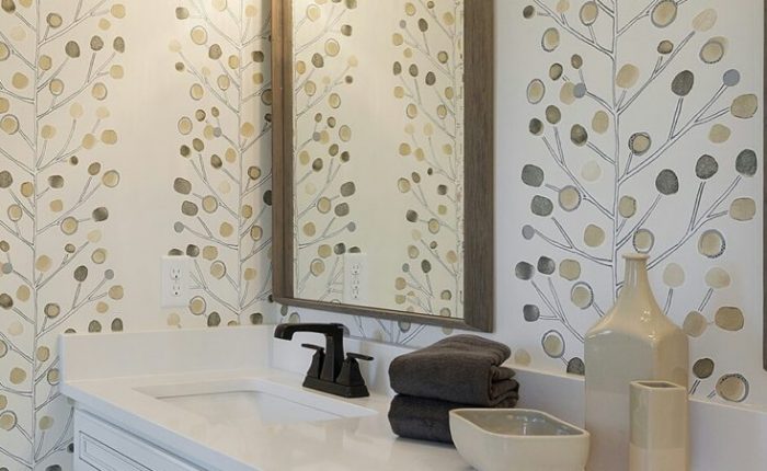 Wallpapered bathroom decor
