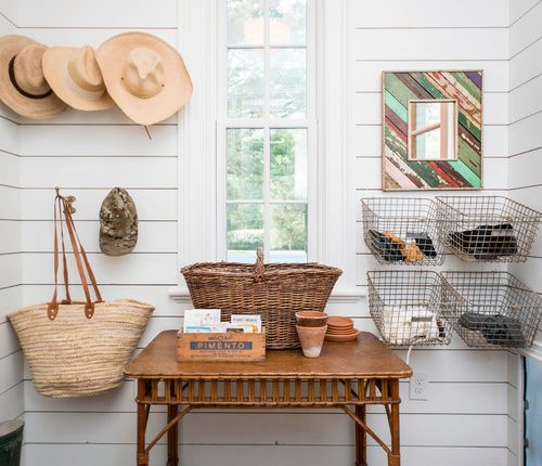 Shiplap walls decorating with organic materials